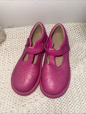 Mini Boden Fuchsia T-Strap Girls Dress Shoes
